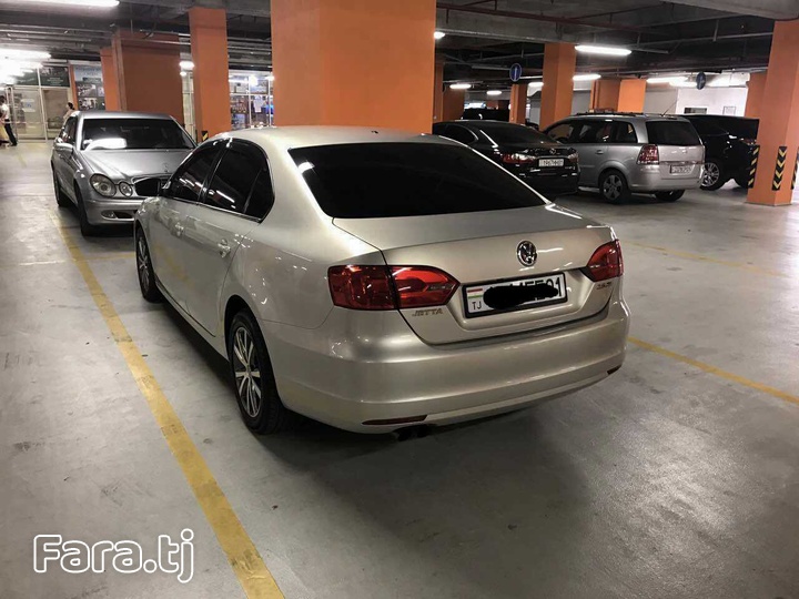 Volkswagen Jetta, 2011 (2) Volkswagen Jetta, 2011 (2)